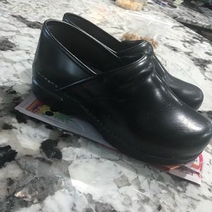 Dansko slip resistant clogs